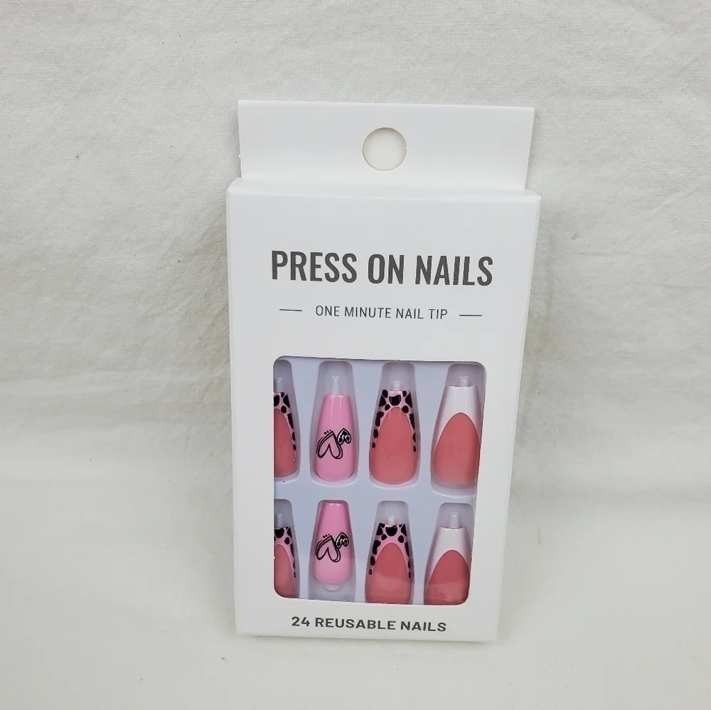24 Pieces Fake press on nails